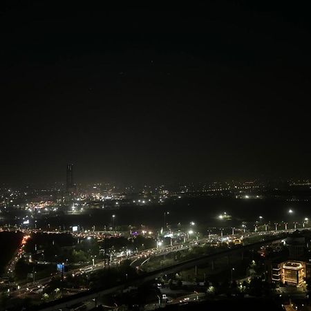 Countryside Luxury Suites - Supernova Noida Neu-Delhi Exterior foto