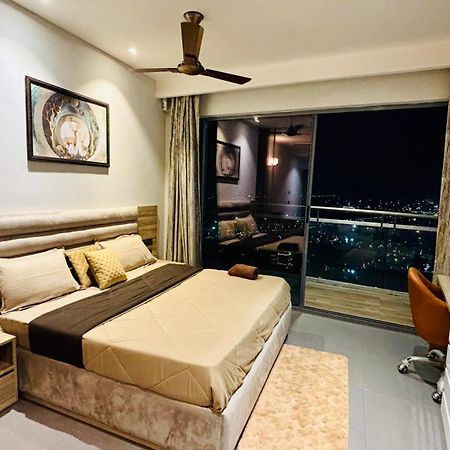 Countryside Luxury Suites - Supernova Noida Neu-Delhi Exterior foto