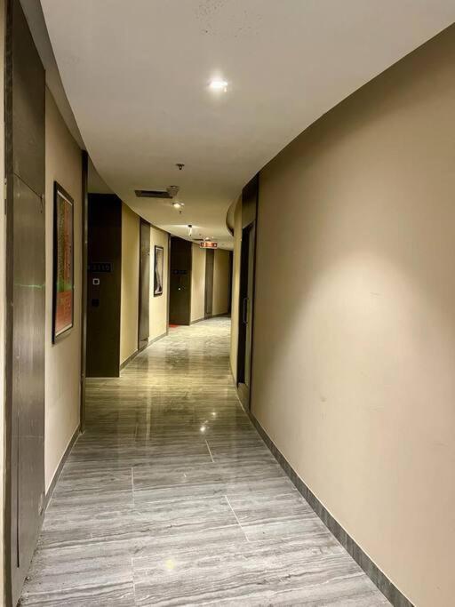 Countryside Luxury Suites - Supernova Noida Neu-Delhi Exterior foto