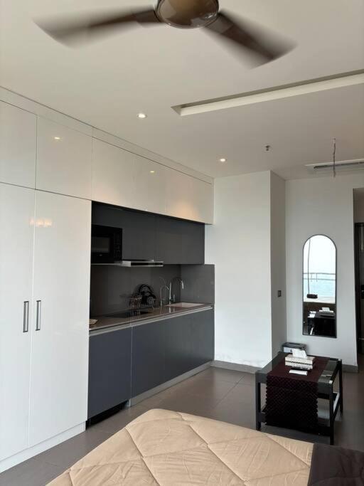 Countryside Luxury Suites - Supernova Noida Neu-Delhi Exterior foto