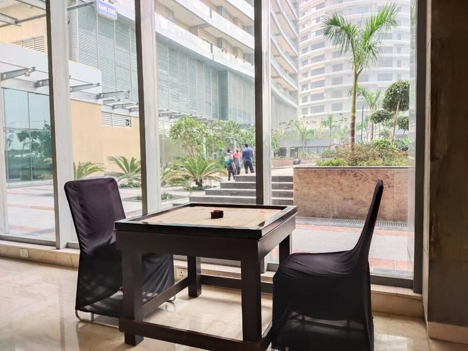 Countryside Luxury Suites - Supernova Noida Neu-Delhi Exterior foto