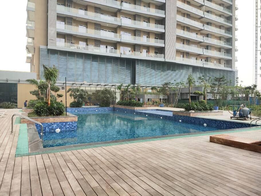 Countryside Luxury Suites - Supernova Noida Neu-Delhi Exterior foto