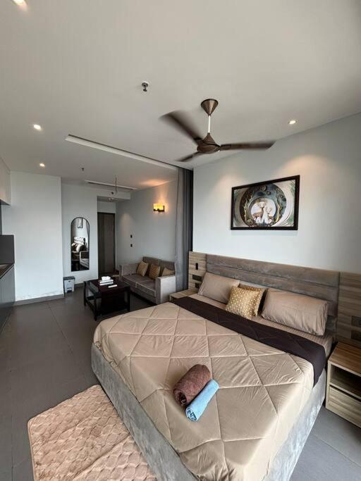 Countryside Luxury Suites - Supernova Noida Neu-Delhi Exterior foto