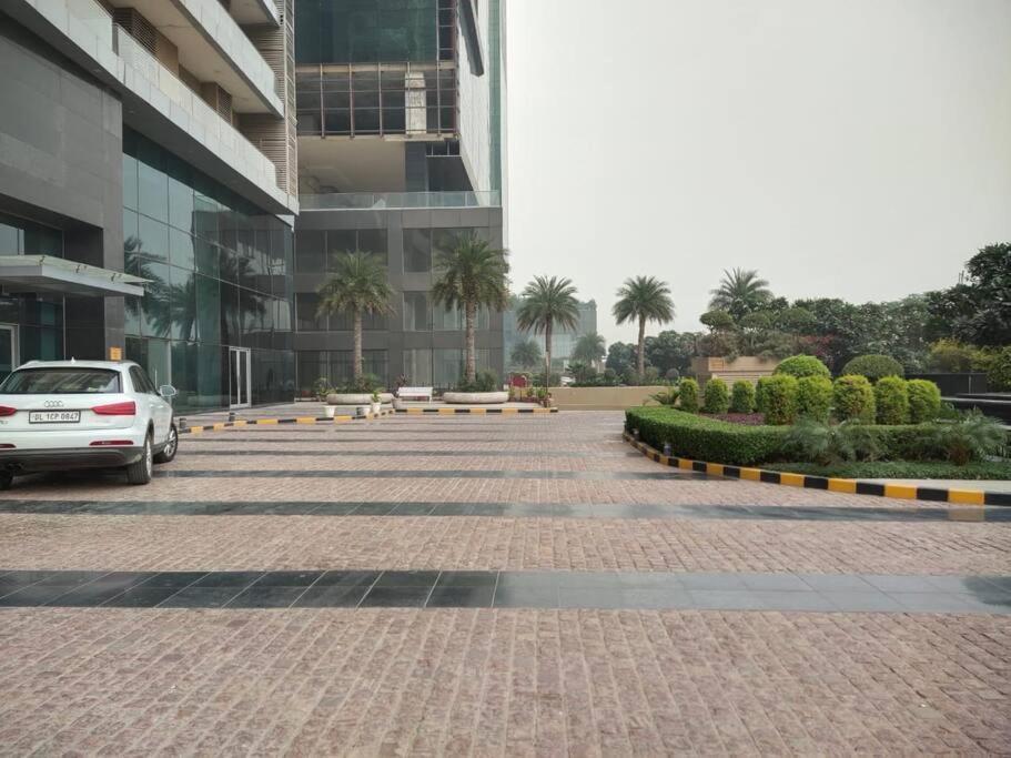 Countryside Luxury Suites - Supernova Noida Neu-Delhi Exterior foto