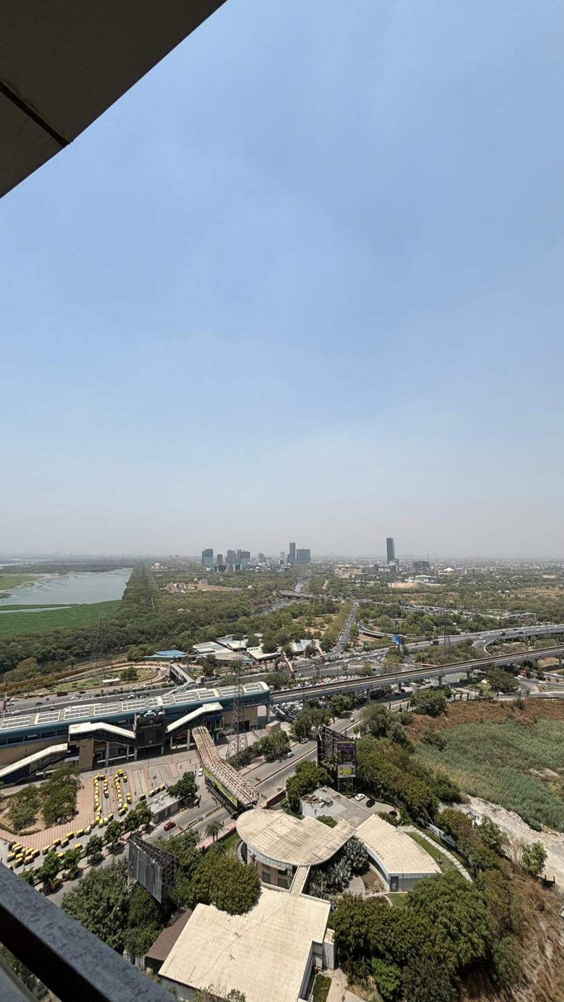 Countryside Luxury Suites - Supernova Noida Neu-Delhi Exterior foto