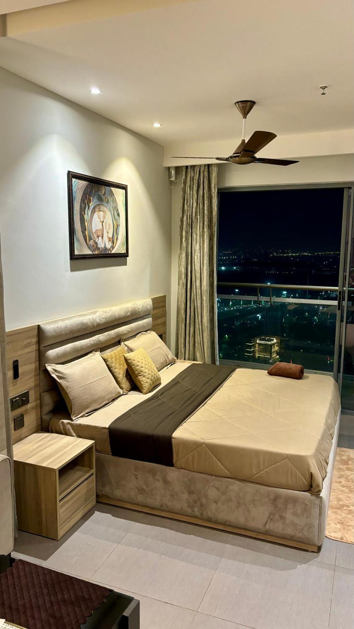 Countryside Luxury Suites - Supernova Noida Neu-Delhi Exterior foto